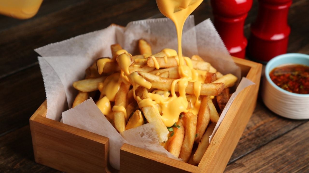 papas fritas con cheddar